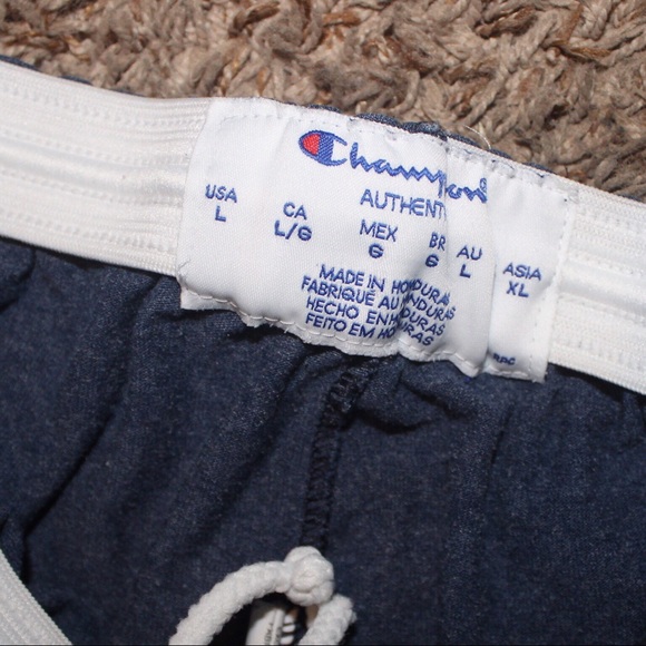 Champion shorts with pockets - Picture 2 of 2